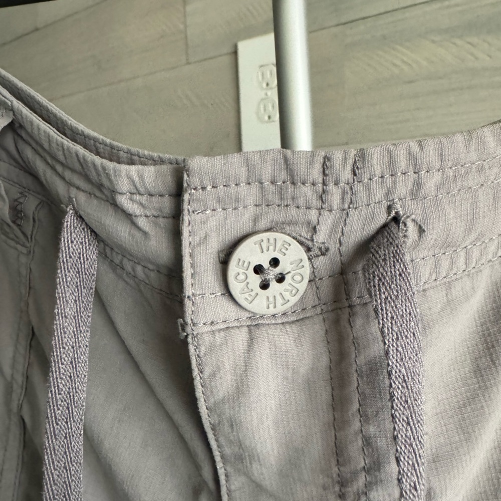 The North Face Gray Cargo Shorts Outdoor Essential - Picture 4 of 7